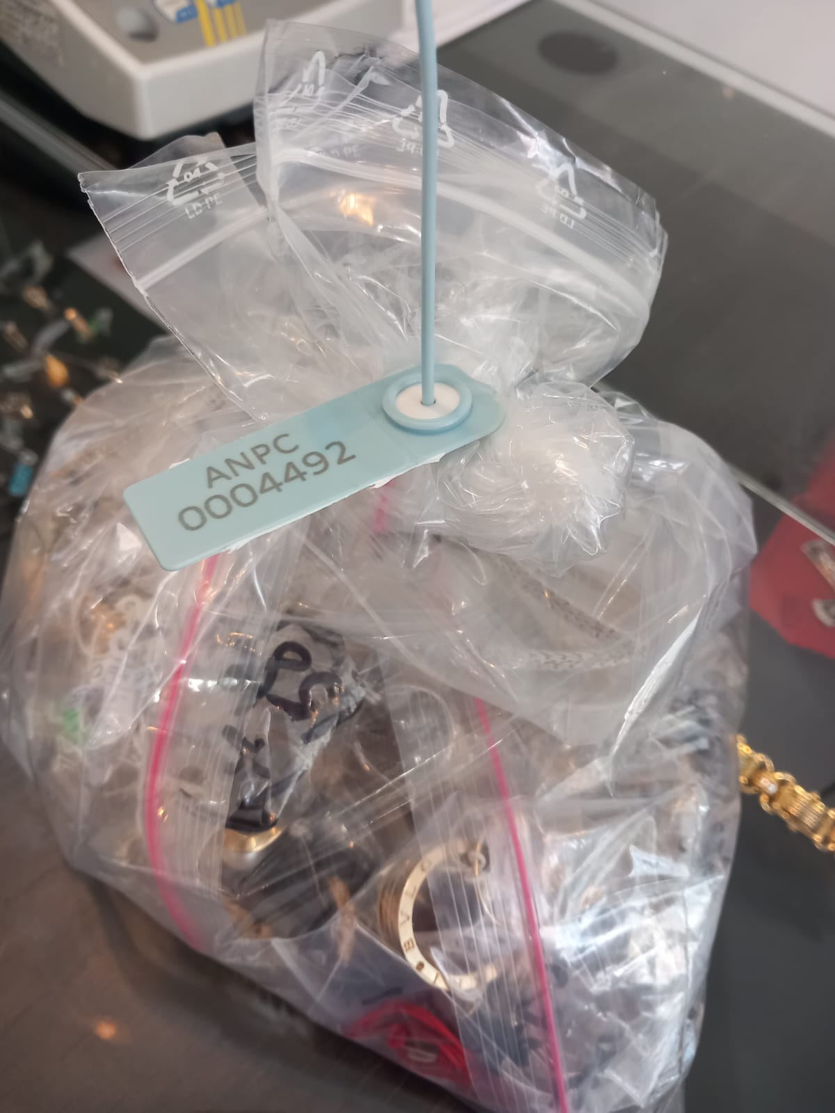 ANPC a amendat cu aproape 200.000 lei comercianții de obiecte din metale prețioase din Sibiu