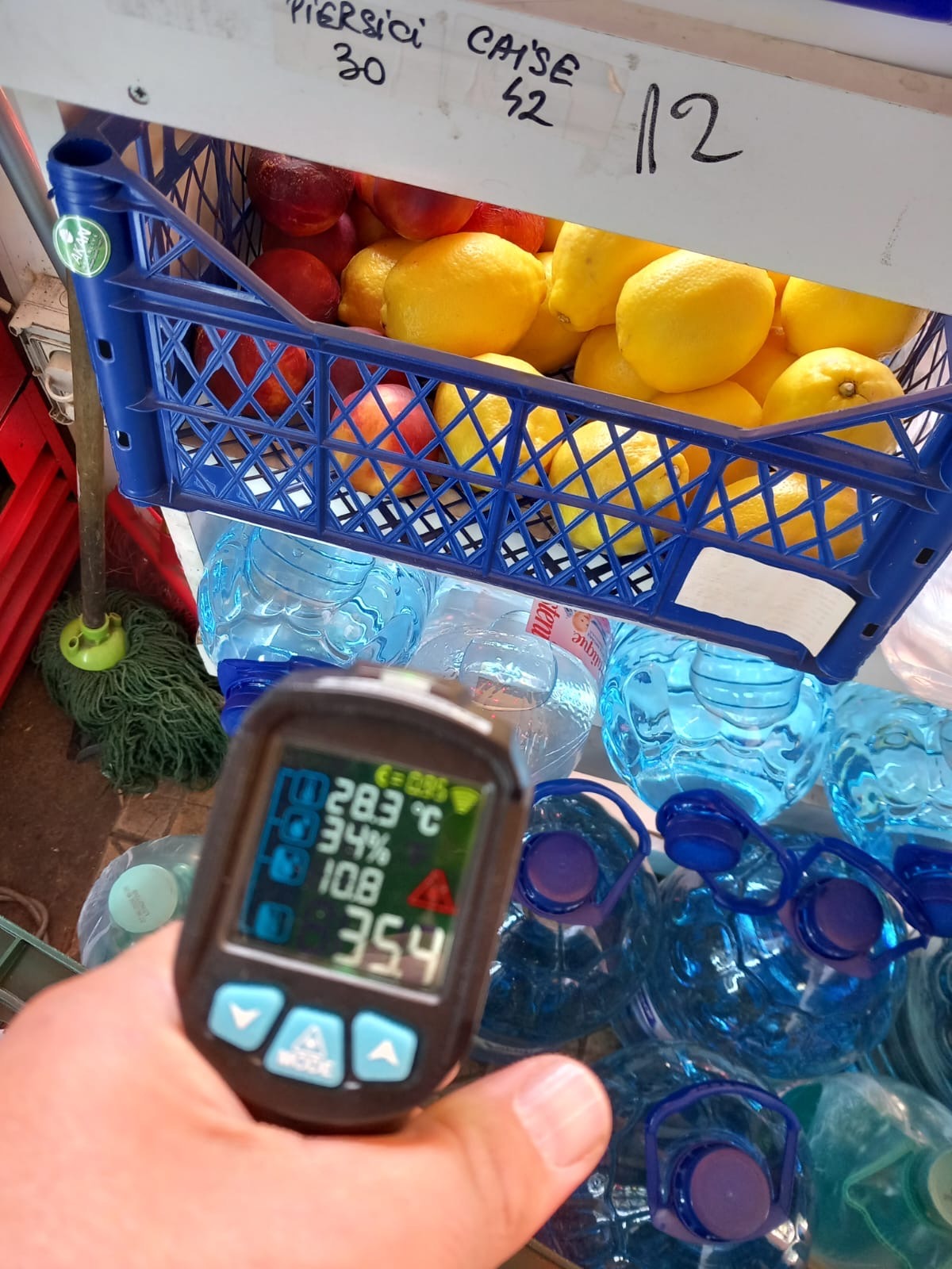 ANPC a controlat aproape 700 de operatori economici care produc, distribuie sau comercializează apă minerală sau de izvor